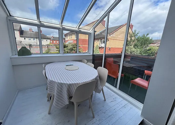 Central, Comfortable And Spacious 4 Bed Duplex